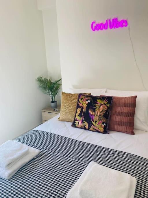 New 2Bd Aprt With Shared Rooftop Pool D3 Athens Ngoại thất bức ảnh