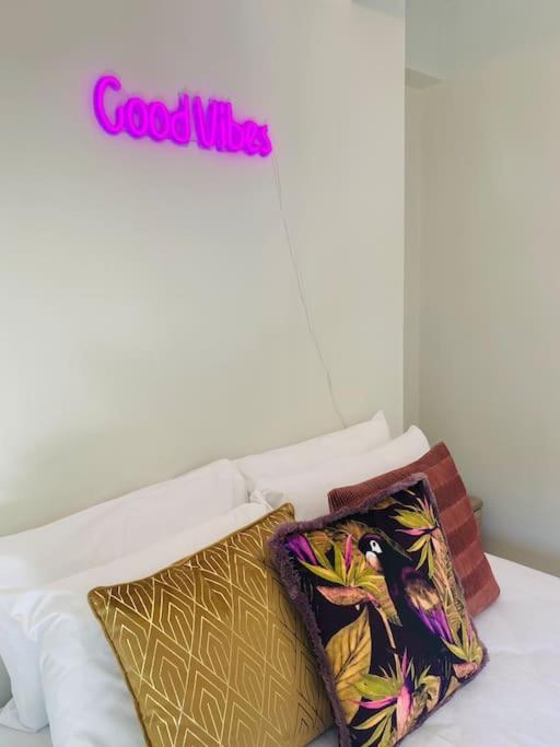 New 2Bd Aprt With Shared Rooftop Pool D3 Athens Ngoại thất bức ảnh